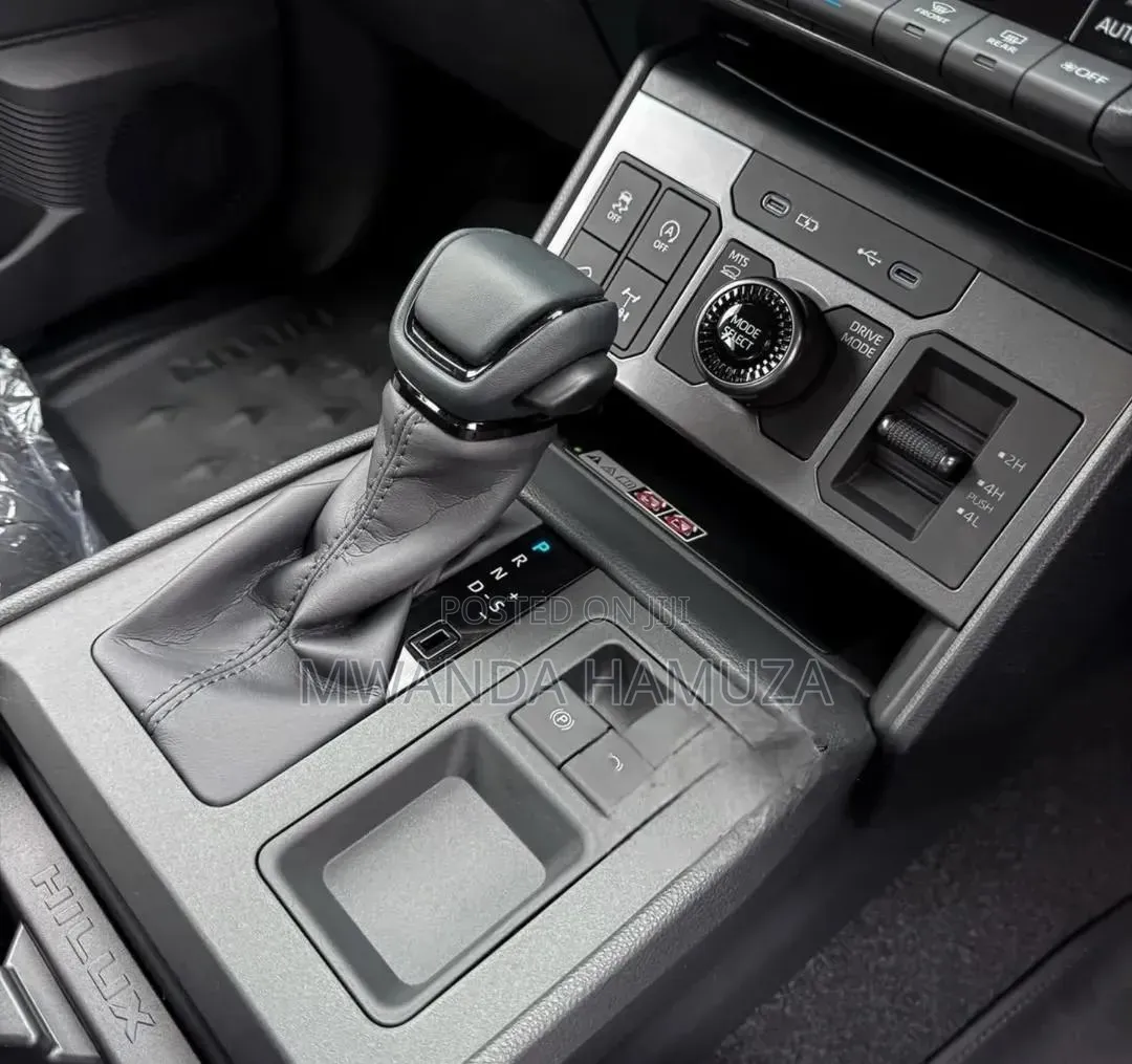 Toyota Hilux 2025 Gray
