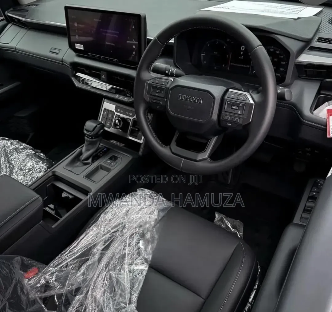 Toyota Hilux 2025 Gray