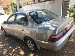 Toyota Corolla 1999 Silver
