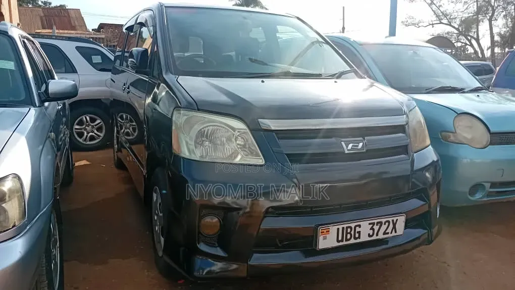 Toyota Noah 2.0 FWD (8 Seater) 2005 Black