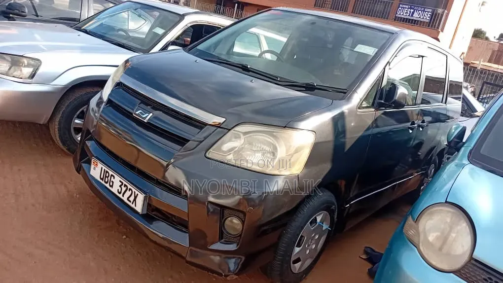 Toyota Noah 2.0 FWD (8 Seater) 2005 Black