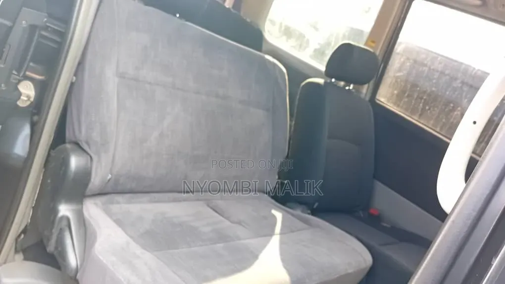 Toyota Noah 2.0 FWD (8 Seater) 2005 Black