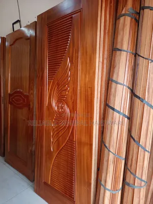 Classic Designed Wood Door Mahogany