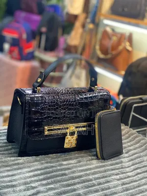 Redd and Blackcrocodile-Textured Structured Handba