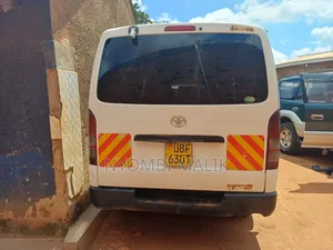 Toyota HiAce 2007 White