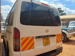 Toyota HiAce 2007 White