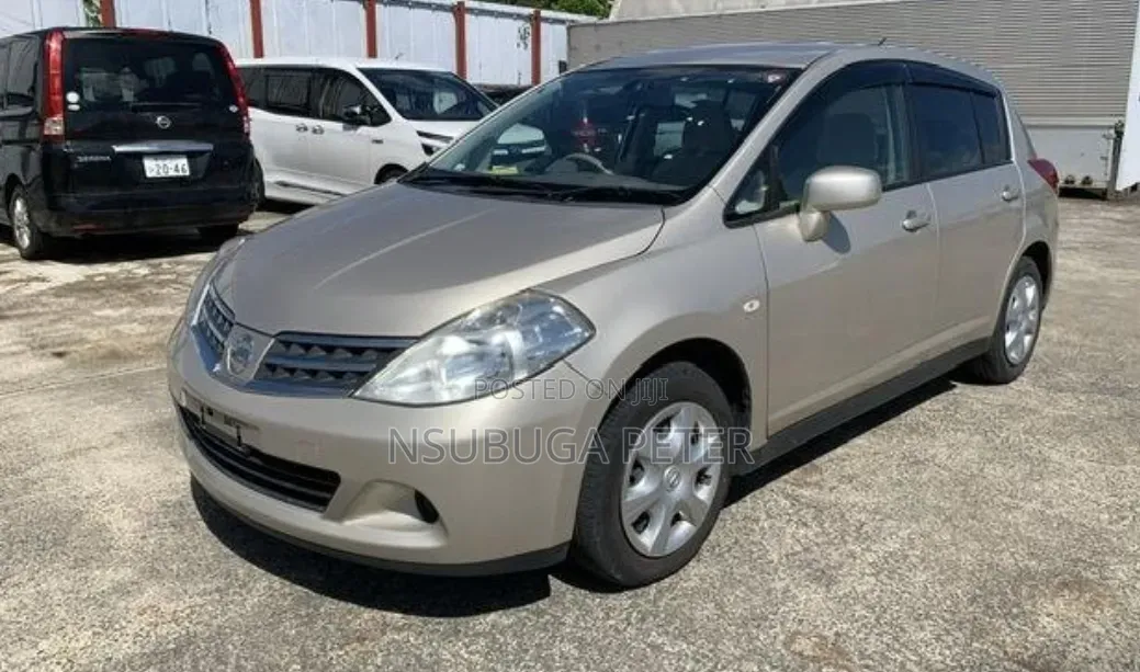 Nissan Tiida 2012 Gold