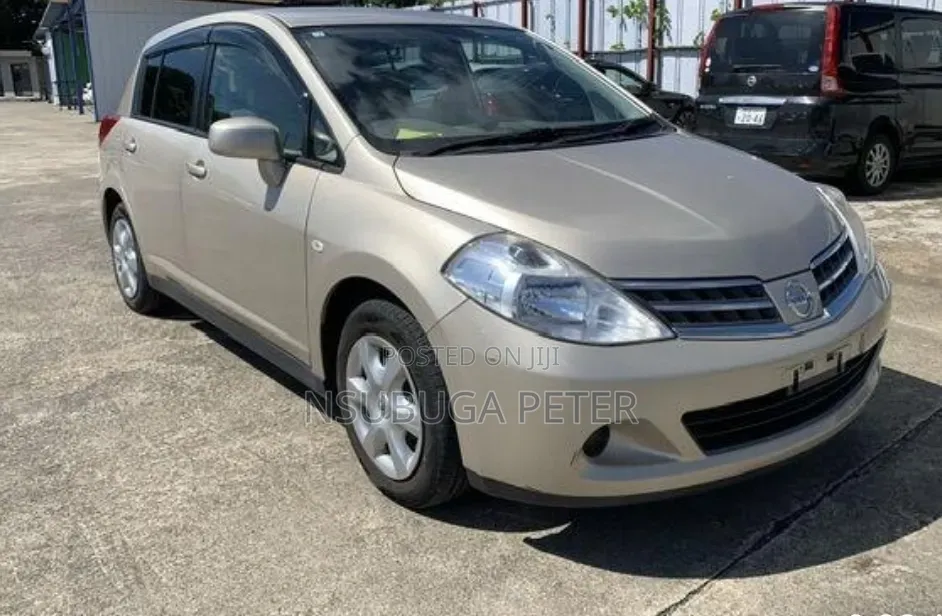Nissan Tiida 2012 Gold