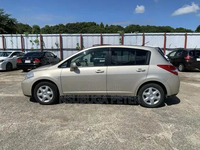 Nissan Tiida 2012 Gold