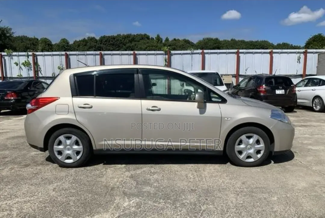 Nissan Tiida 2012 Gold
