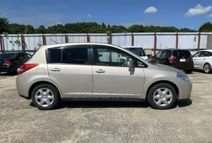 Nissan Tiida 2012 Gold