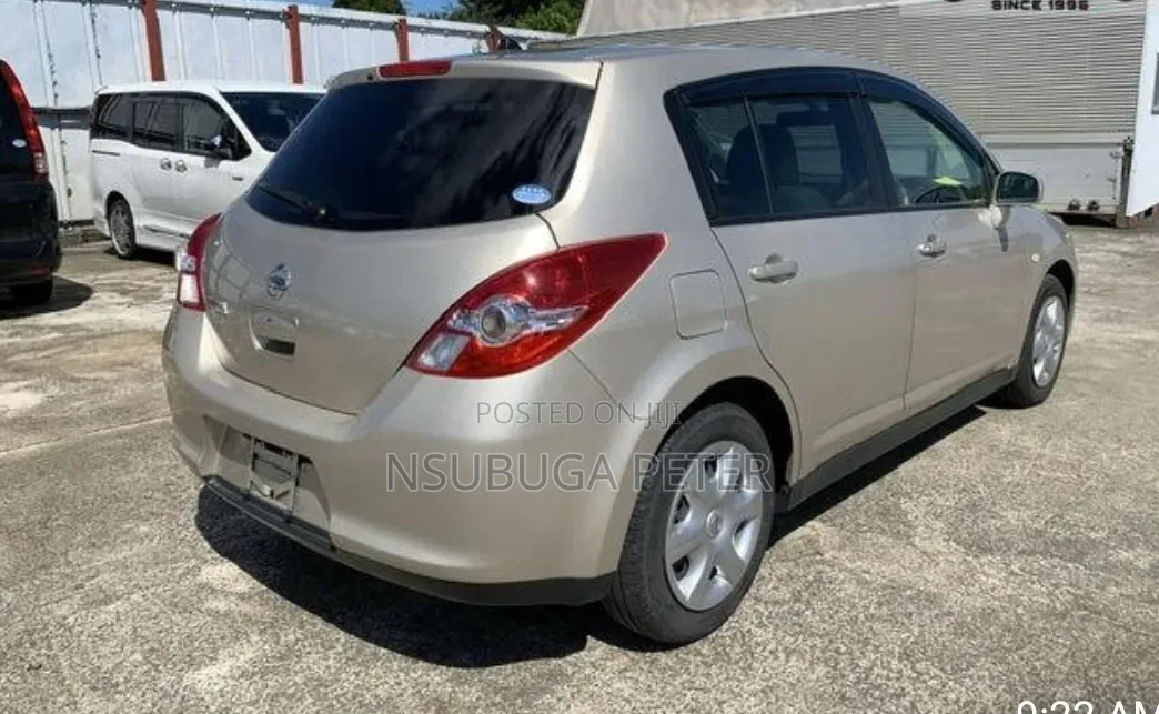 Nissan Tiida 2012 Gold
