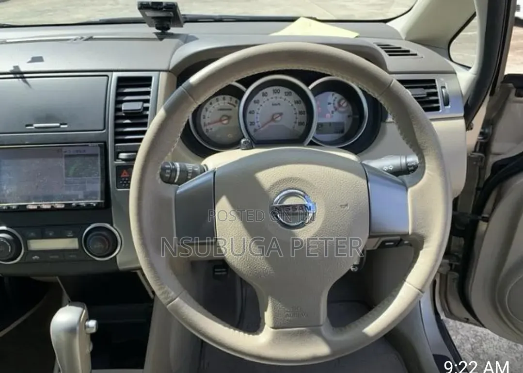 Nissan Tiida 2012 Gold