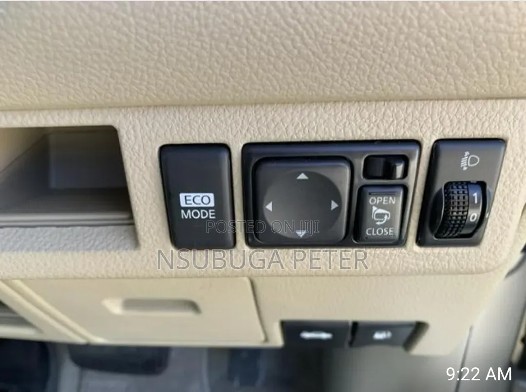 Nissan Tiida 2012 Gold