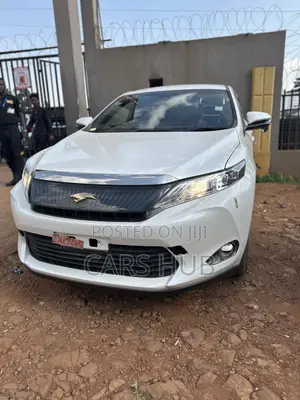 Toyota Harrier 2.0 2016 White