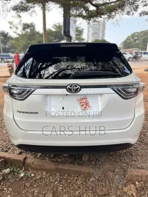 Toyota Harrier 2.0 2016 White