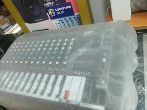 Yamaha Mixer Console%