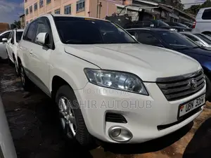 Toyota Vanguard 2010 White