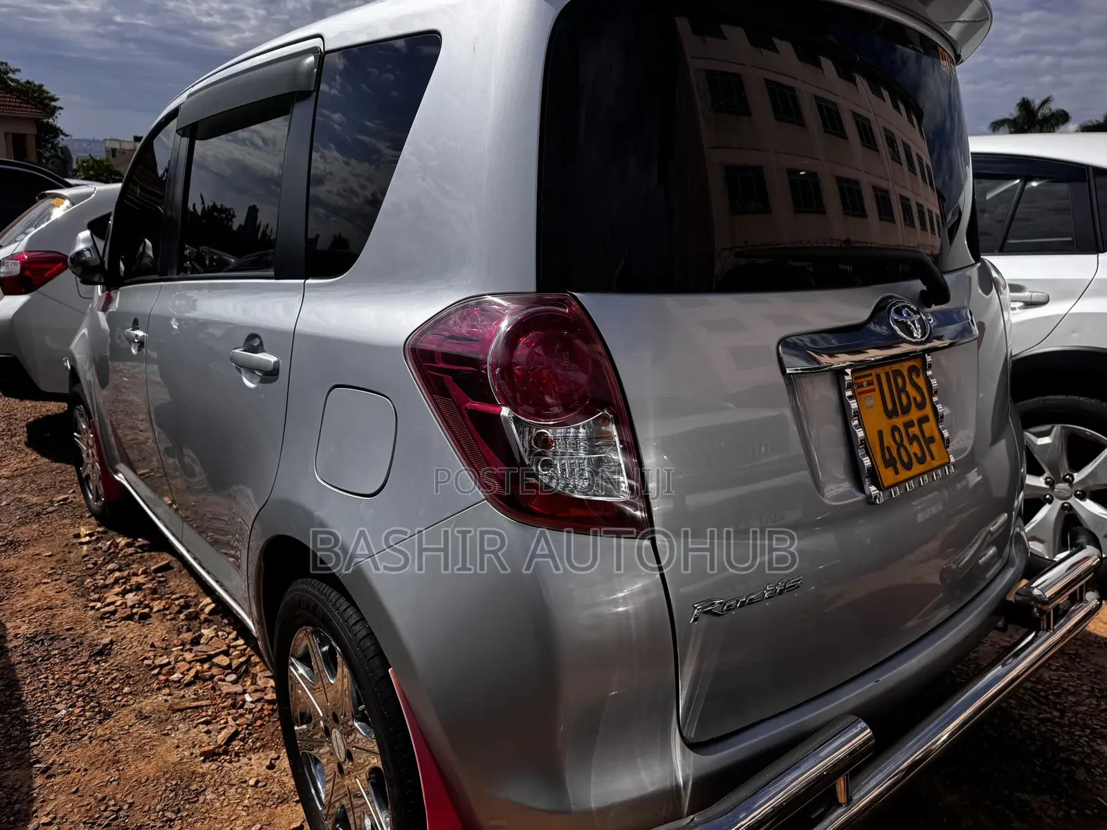 Toyota Ractis 2009 Silver