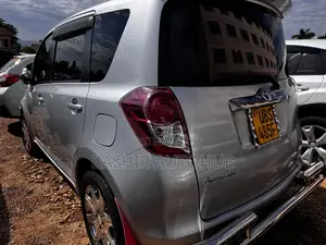 Toyota Ractis 2009 Silver