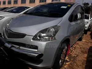 Toyota Ractis 2009 Silver
