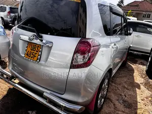 Toyota Ractis 2009 Silver
