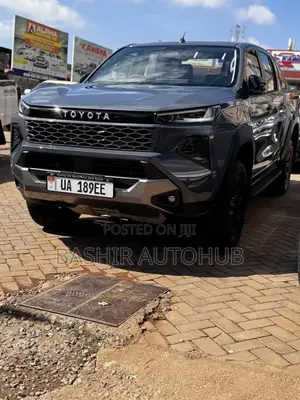 New Toyota Hilux 2025 Gray
