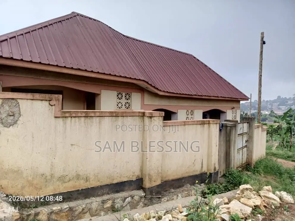 3bdrm Duplex in Bulenga, Central Division for sale