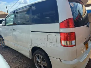 Toyota Noah 2.0 FWD (8 Seater) 2005 Pearl