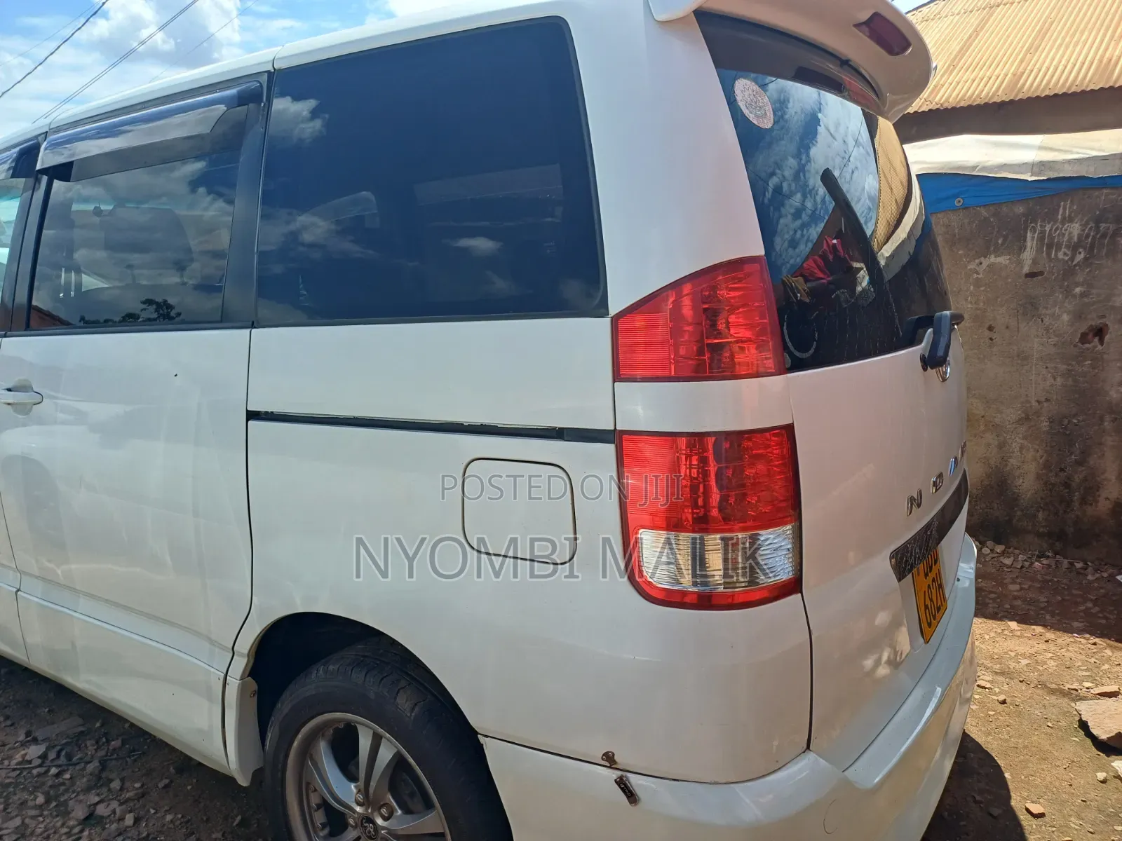 Toyota Noah 2.0 FWD (8 Seater) 2005 Pearl