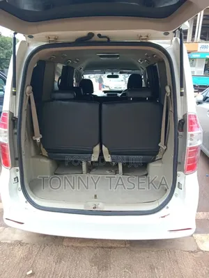 Toyota Noah 2010 White