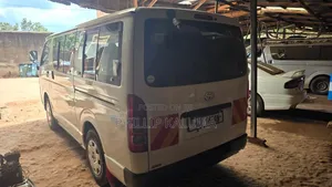 Toyota HiAce 2010 White