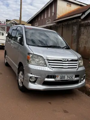 Toyota Noah 2006 Silver