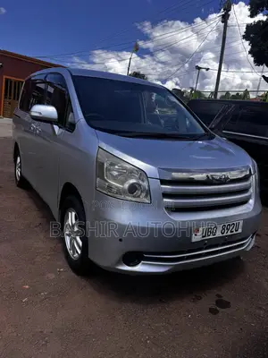 Toyota Noah 2009 Silver