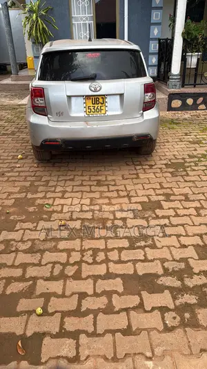 Toyota IST 2011 Silver