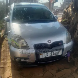 Toyota Vitz 2012 White