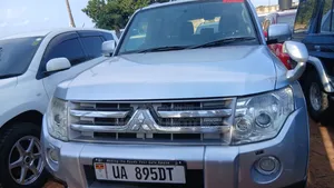 Mitsubishi Pajero 2011 Silver