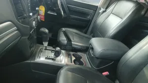 Mitsubishi Pajero 2011 Silver