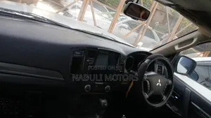 Mitsubishi Pajero 2011 Silver