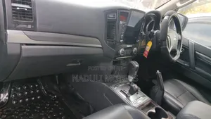 Mitsubishi Pajero 2011 Silver