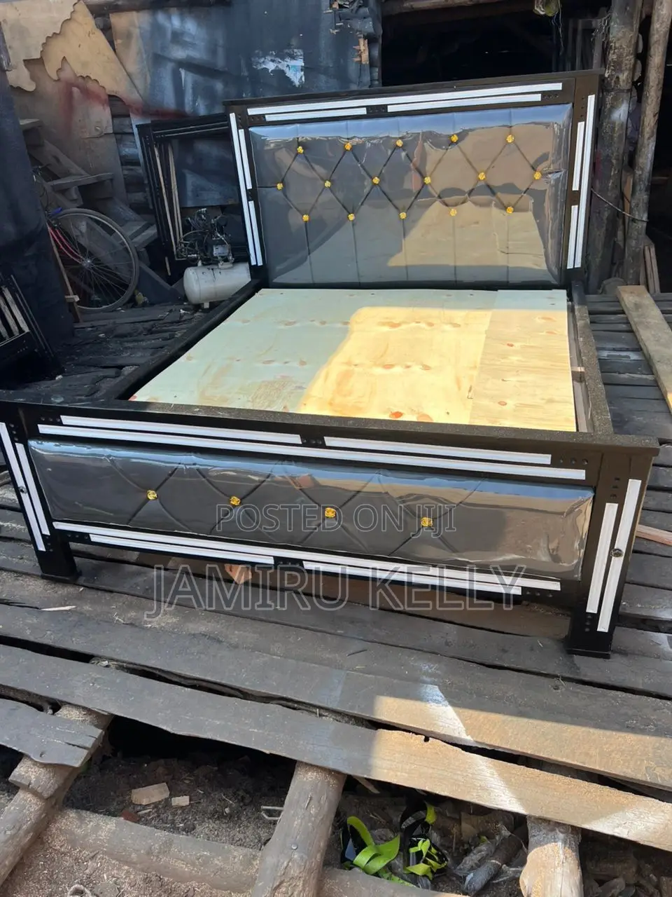 Smoky Grey Royal Bed