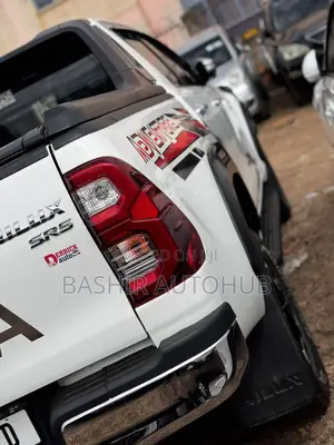 Toyota Hilux SR5 4x4 2018 White