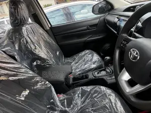 Toyota Hilux SR5 4x4 2018 White