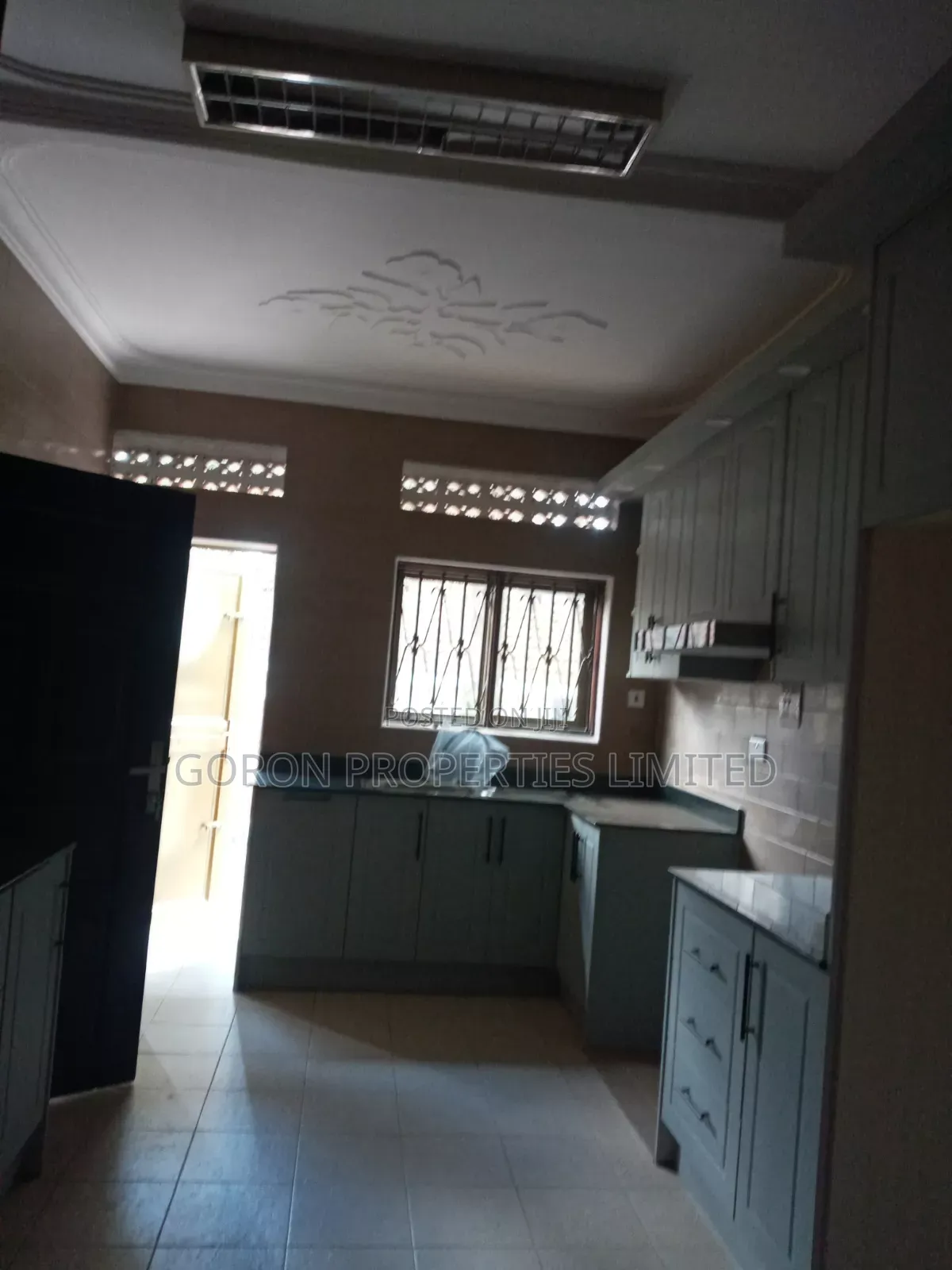 3bdrm Bungalow in Kololo Estate, Central Division for rent