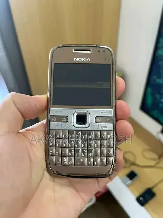 Nokia E72 Gold