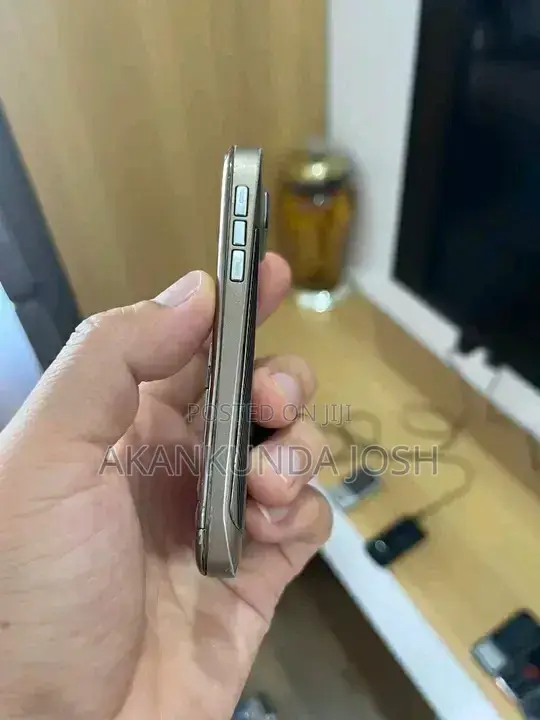 Nokia E72 Gold
