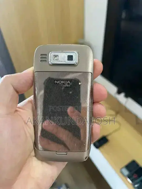 Nokia E72 Gold