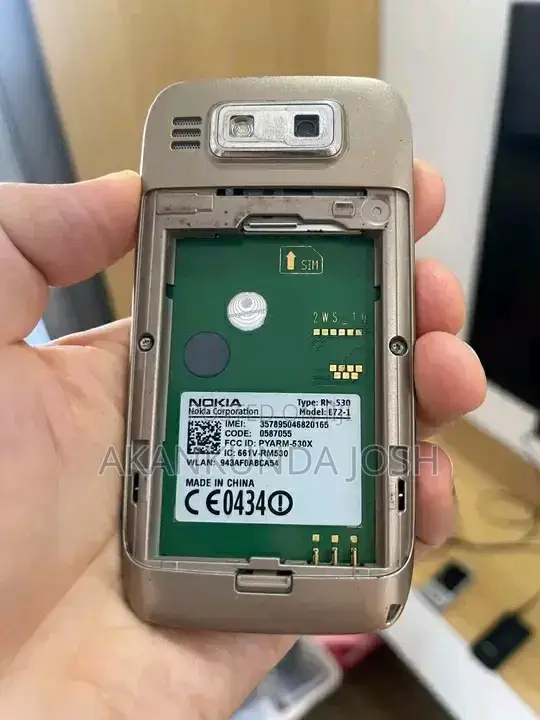 Nokia E72 Gold
