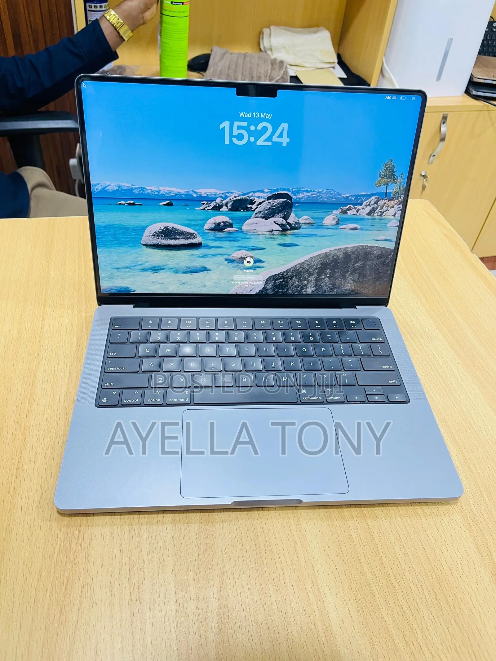 New Laptop Apple MacBook Pro 2023 M3 14-inch 8GB Apple M3 SSD 1T