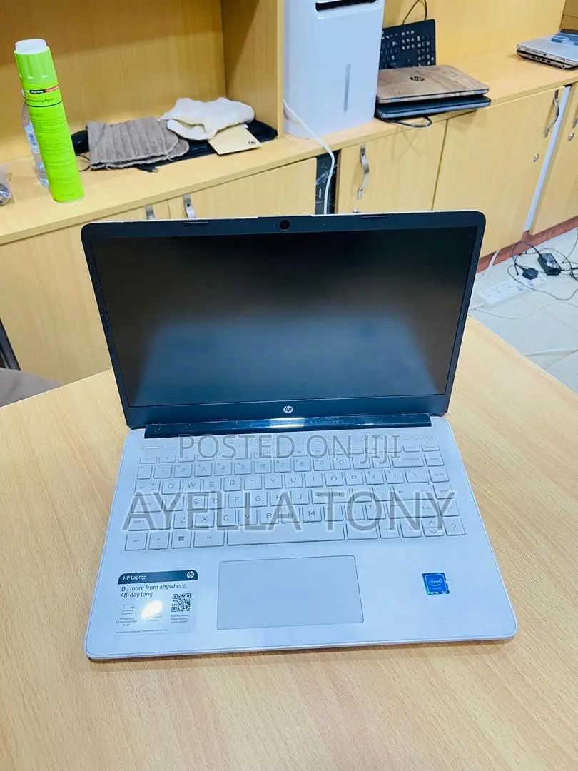 New Laptop HP Stream 14-cb110nr 8GB Intel Core i7 SSD 256GB